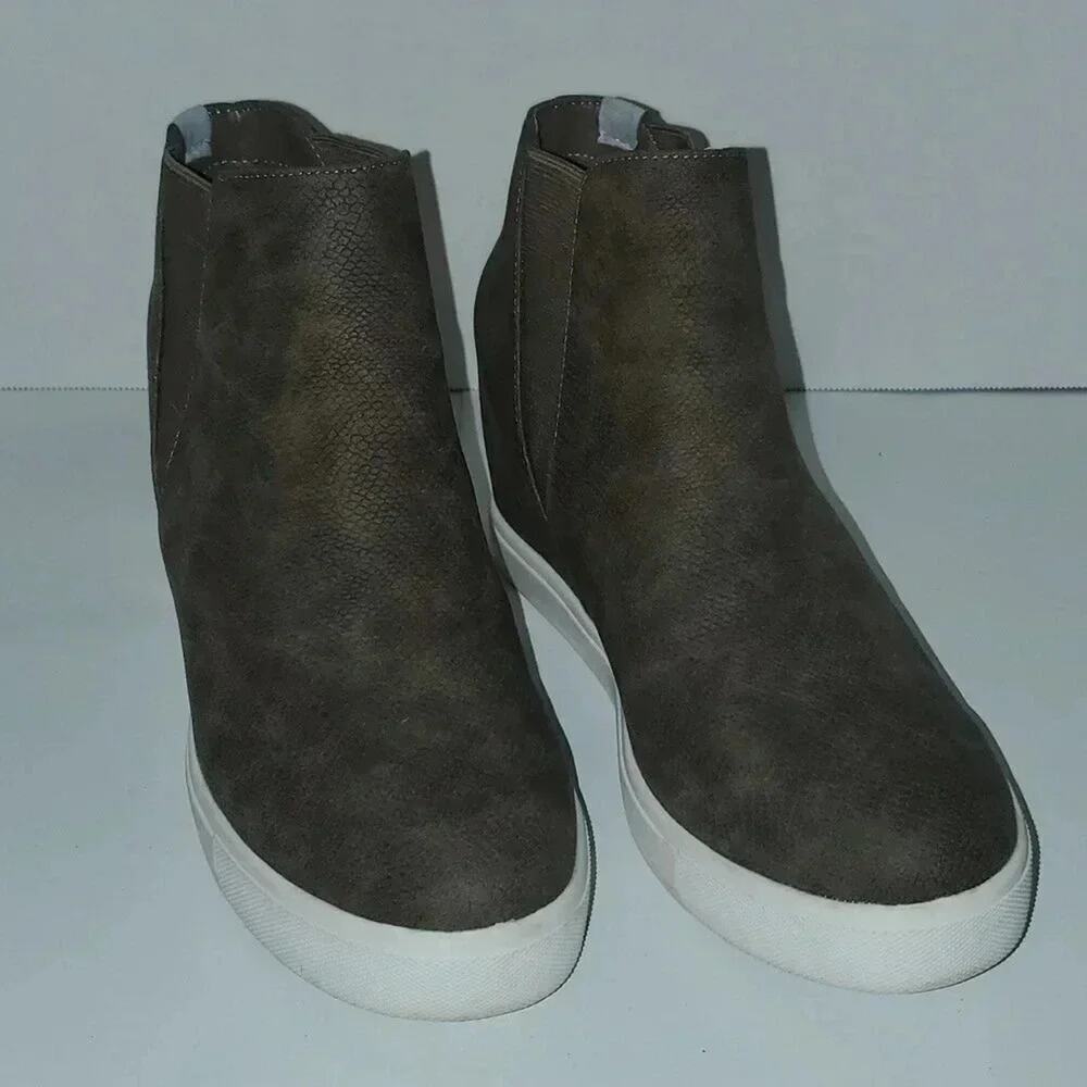 Coconut by Matisse Green Size 7.5M Sneakers